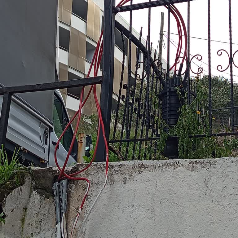 Digiturk Kabloları Dağınık Ek Kutusu Dışarıda!