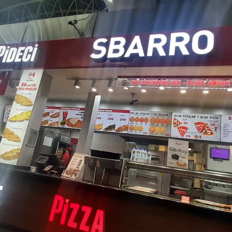 Sbarro'da Bozuk Limon Ve Yağlı Pizza Sorunu
