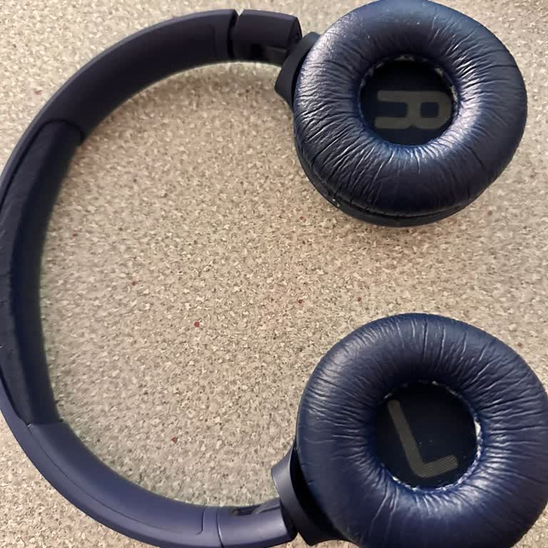 JBL Kulaklık Derisi Kendi Kendine Soyuluyor