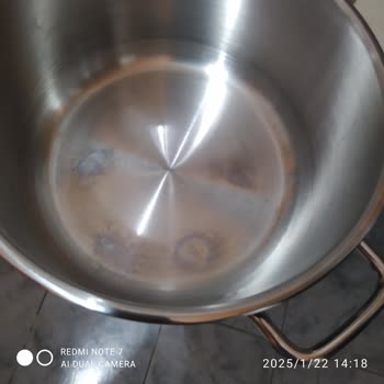 Amboss Tencerede Lekeler Ve Sağlık Riski