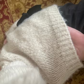 Zara'dan Alınan Kazak İki Giymede Tüyleniyor