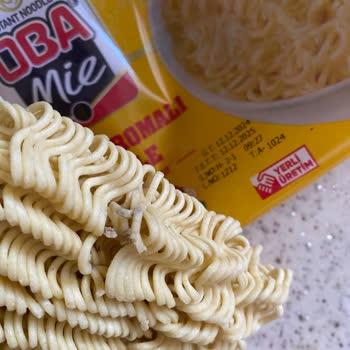 Küflü Noodle Skandalı: Oba Markasının Sağlık Tehdidi