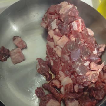 Köfteci Yusuf'ta Yağlı Et Ve İlgisiz Müşteri Hizmeti