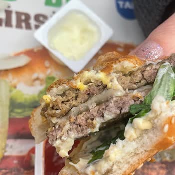 Burger King'de Hijyen Skandalı: Hamburgerlerde Kıl Sorunu