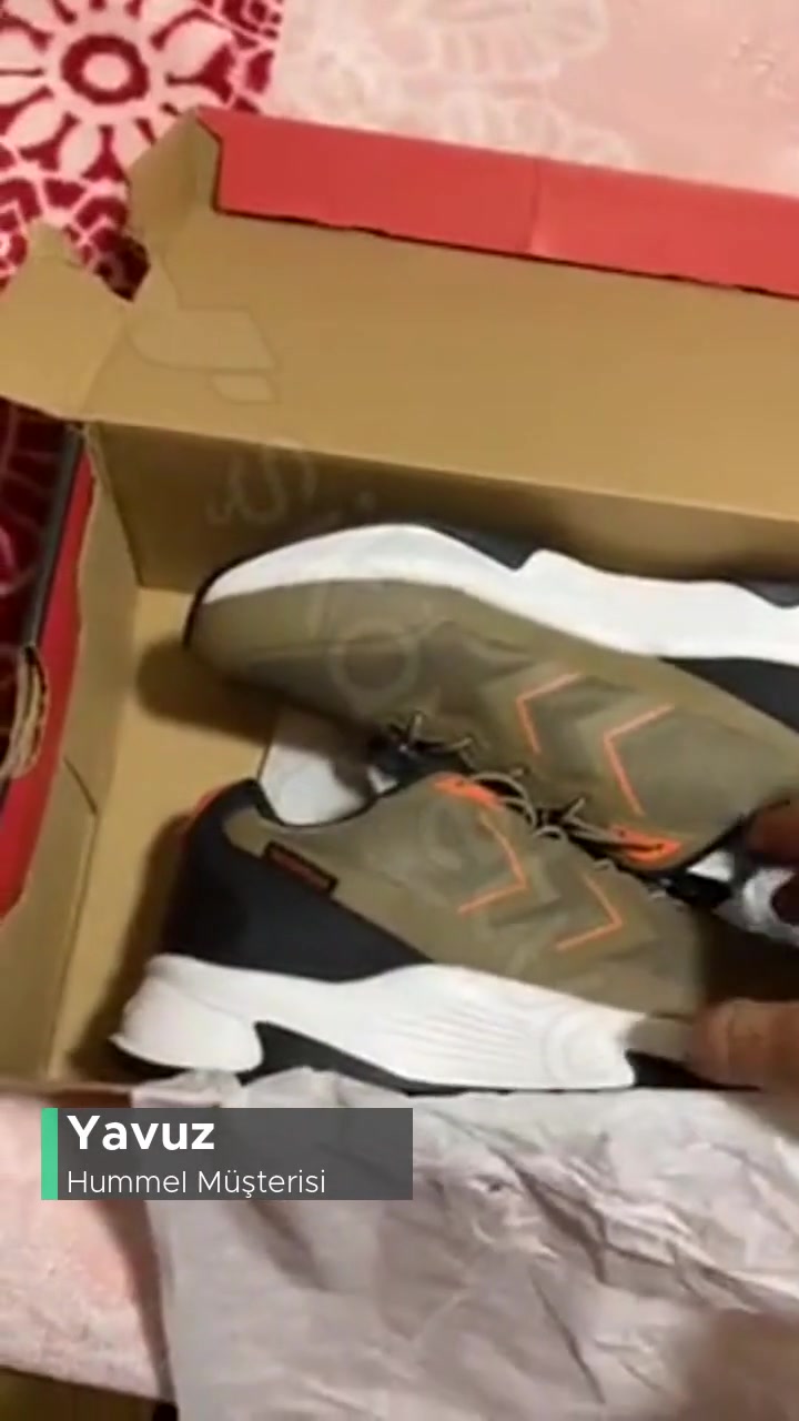 Hummel Hiç Memnun Kalmadım! videonun kapak resmi