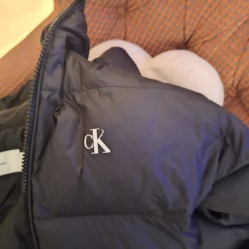 Calvin Klein Mağazasında Mont Değişim Sorunu