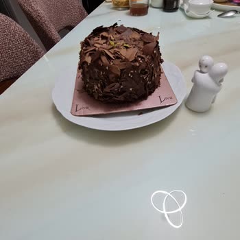 Livashop Pastasında Taş Sürprizi