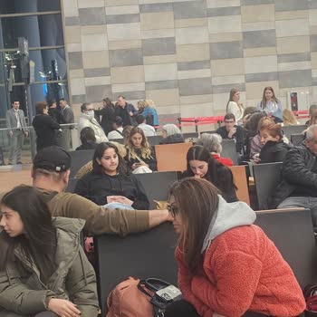 Pegasus Uçuşunda Beklenmedik Rötar Ve Havaalanı Değişikliği