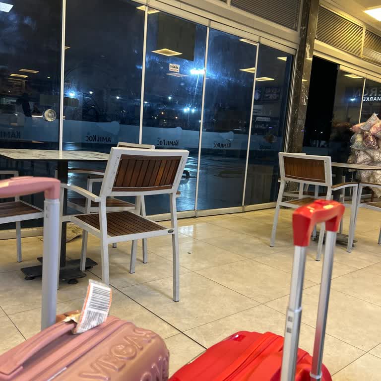 Soğuk Bekleme Salonunda Hayal Kırıklığı: İzmir-İstanbul Yolculuğu