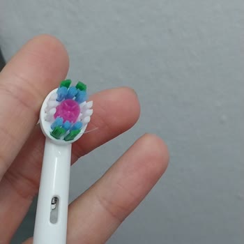 Oral - B Yedek Başlıklar Diş Etimizi Çiziyor