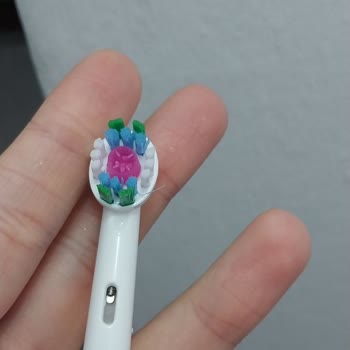 Oral - B Yedek Başlıklar Diş Etimizi Çiziyor