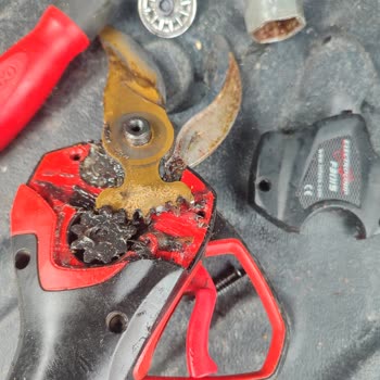 Yüksek Fiyatlı Budama Makası Sürekli Sorun Çıkarıyor