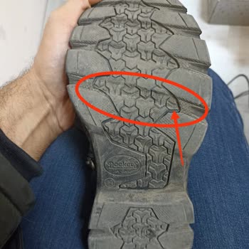 FLO'dan Alınan Botun Tabanı Su Geçiriyor: İnceleme Süreci Ve Tüketici Hakları
