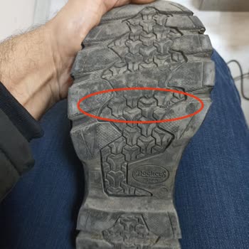 FLO'dan Alınan Botun Tabanı Su Geçiriyor: İnceleme Süreci Ve Tüketici Hakları
