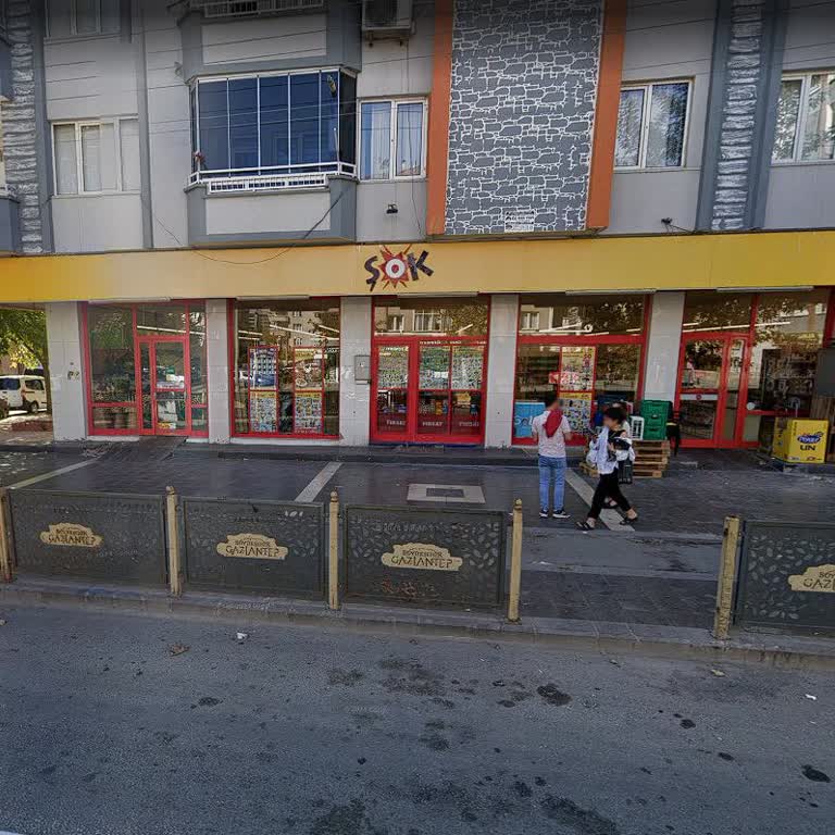 Kasiyerin Davranışı Ve Kurumsallık Sorunu