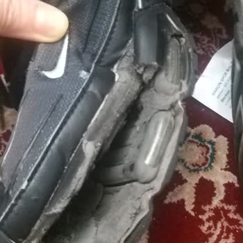 Nike Ayakkabının Tabanı İkiye Ayrıldı, Çözüm Bekliyorum