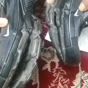 Nike Ayakkabının Tabanı İkiye Ayrıldı, Çözüm Bekliyorum