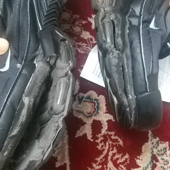 Nike Ayakkabının Tabanı İkiye Ayrıldı, Çözüm Bekliyorum