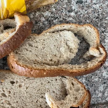 Bayat Ve Garip Görünümlü Tam Buğday Ekmeği Sorunu