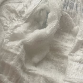 Molfix Bebek Bezi İçerisinde Kristal Taneleri