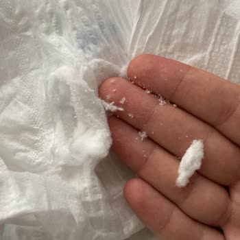 Molfix Bebek Bezi İçerisinde Kristal Taneleri