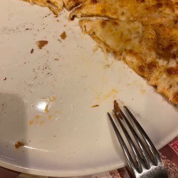 Hijyen Skandalı: Happy Moons'ta Saçlı Pizza Şoku!