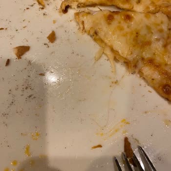 Hijyen Skandalı: Happy Moons'ta Saçlı Pizza Şoku!