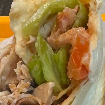 La Pollo's By Vedat Usta La Pollo's İzmir'de Hijyen Sorunu: Dönerden Kıl Çıktı