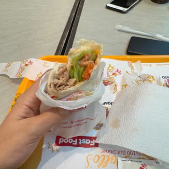 La Pollo's By Vedat Usta La Pollo's İzmir'de Hijyen Sorunu: Dönerden Kıl Çıktı