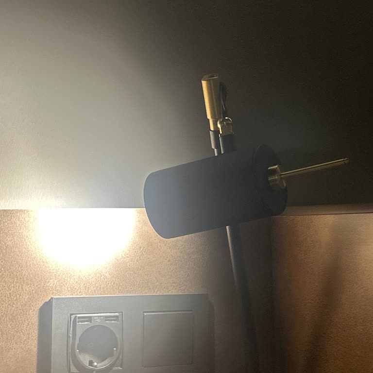 Gece Kütüphanesinde Kırık Lamba Sorunu