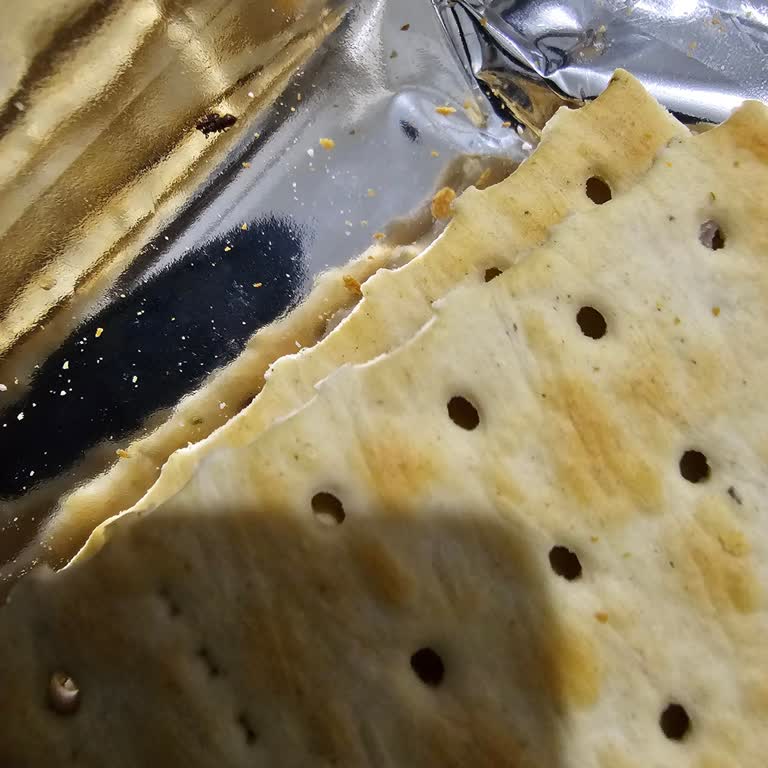 Krakerde Böcek Şoku: Kalite Kontrol Sorunu