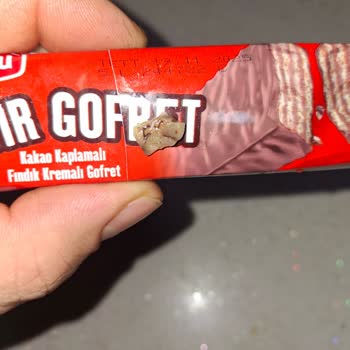 Torku Gofretin İçinden Çıkan Taş Parçası