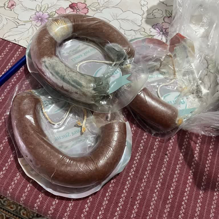 Küflenen Sucuklar Ve İlgisiz Müşteri Hizmetleri