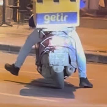 Getir Kuryesi Hızla Üzerimize Geldi Hakaret Etti