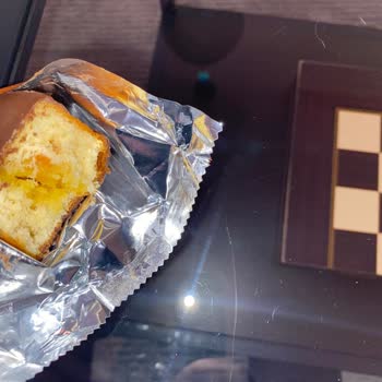 Pop Kek İçinden Çıkan Kıl Şoku
