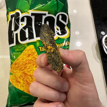 Cips Paketinde Gizemli Siyah Madde Şoku