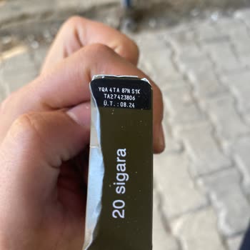 Parliament Midnight Blue, partículas de madera en cigarrillos