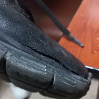 Skechers Ayakkabıda Garantiye Rağmen Erken Yırtılma