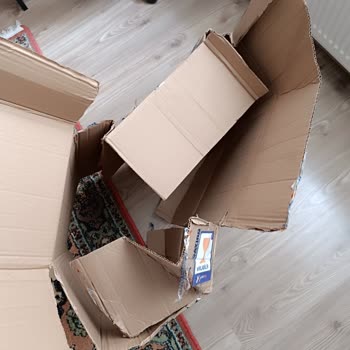 Yurtiçi Kargom Yine Zarar Görmüş Köşesinden Kırılmış