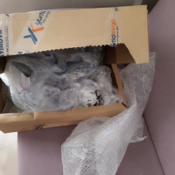 Yurtiçi Kargom Yine Zarar Görmüş Köşesinden Kırılmış