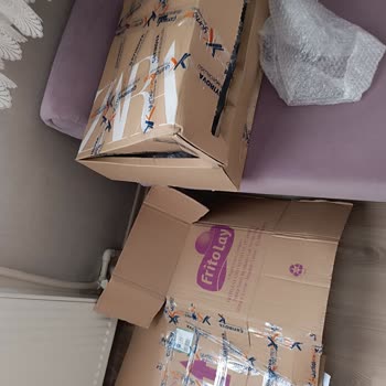 Yurtiçi Kargom Yine Zarar Görmüş Köşesinden Kırılmış