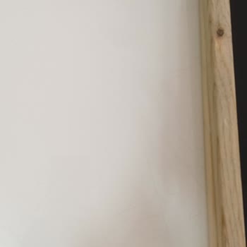 Yanlış Yapıştırılan Ayaklar Nedeniyle Kullanılamayan Yazı Tahtası