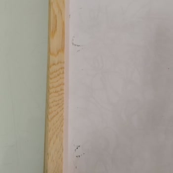 Yanlış Yapıştırılan Ayaklar Nedeniyle Kullanılamayan Yazı Tahtası