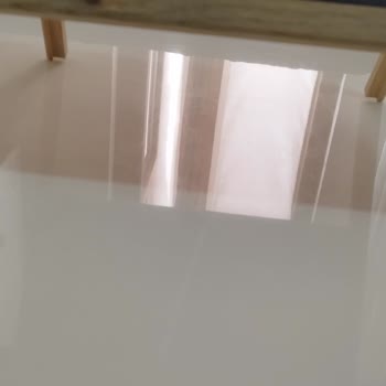 Yanlış Yapıştırılan Ayaklar Nedeniyle Kullanılamayan Yazı Tahtası