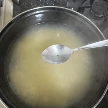 Mutlu Makarnadan Çıkan Böcekler Şaşkınlık Yarattı