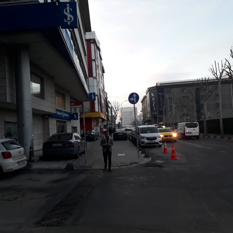 Güneşli Şubesi'nde Otopark Sorunu Ve Trafik Kaosu