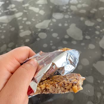Granola Barında Beklenmedik Misafirler