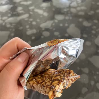 Granola Barında Beklenmedik Misafirler