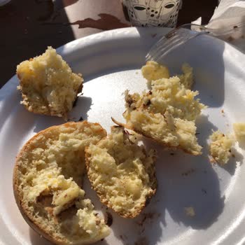 İhlas Armutlu Pastanesinde Bayat Ürünler Ve Yetersiz Hizmet