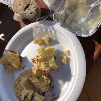 İhlas Armutlu Pastanesinde Bayat Ürünler Ve Yetersiz Hizmet